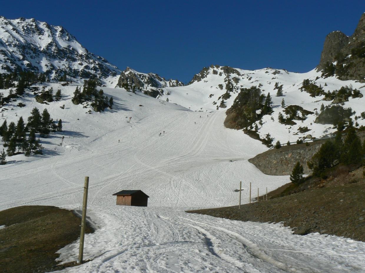Pista La Portella del Mig, con el Pic Arcalis a la izquierda
