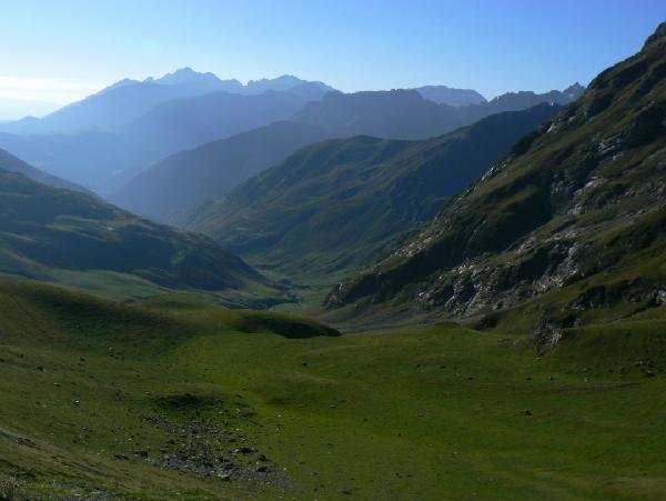 Valle de Arizes y el Arbizon al fondo desde el col d&acute;Aouet