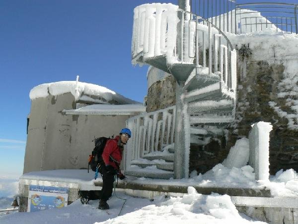 Rafa-b aprovechando la escalera para asegurarse