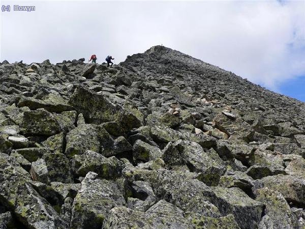 Llegando a la antecima del Perdiguero (pero qué engañoso es el puñetero!!!)