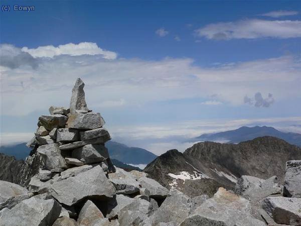 La cima del Perdiguero con la cresta Cabrioules al fondo
