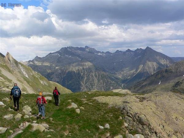 Y seguimos bajando!!! Macizo Aneto-Maladeta al fondo