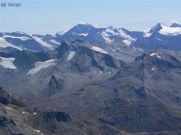 Pointe i Aiguille de Pers i Pointe Montet delante; detrás Grande Ciamarella i Albaron
