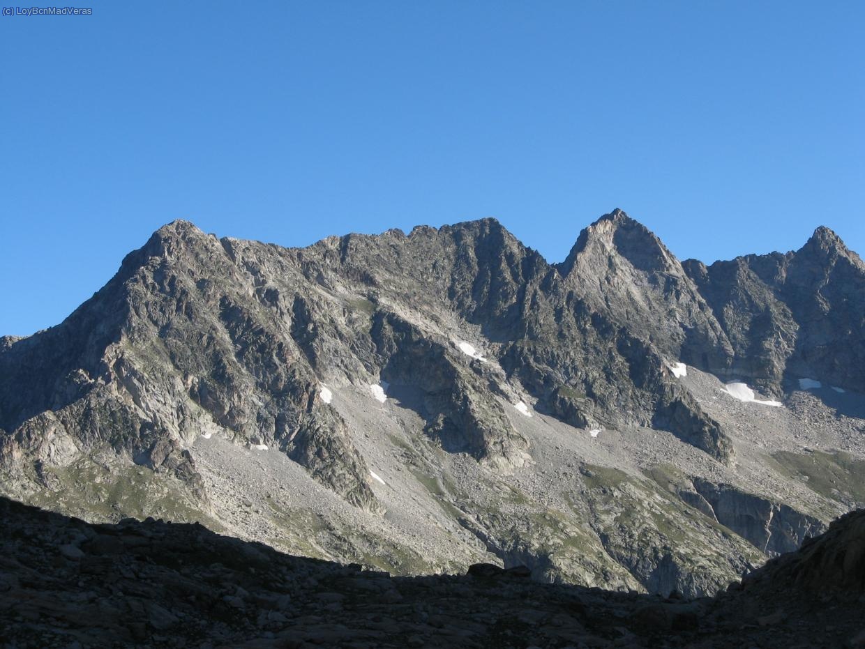 Pico Tres consellers, con la arista Ferbos y detras el Neouville