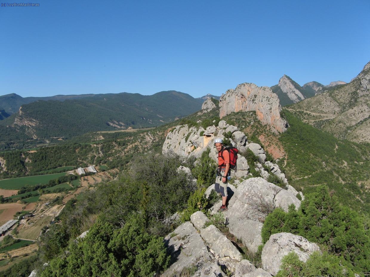 A partir de ahi es siguiendo el filo, esquibando matojillos ...