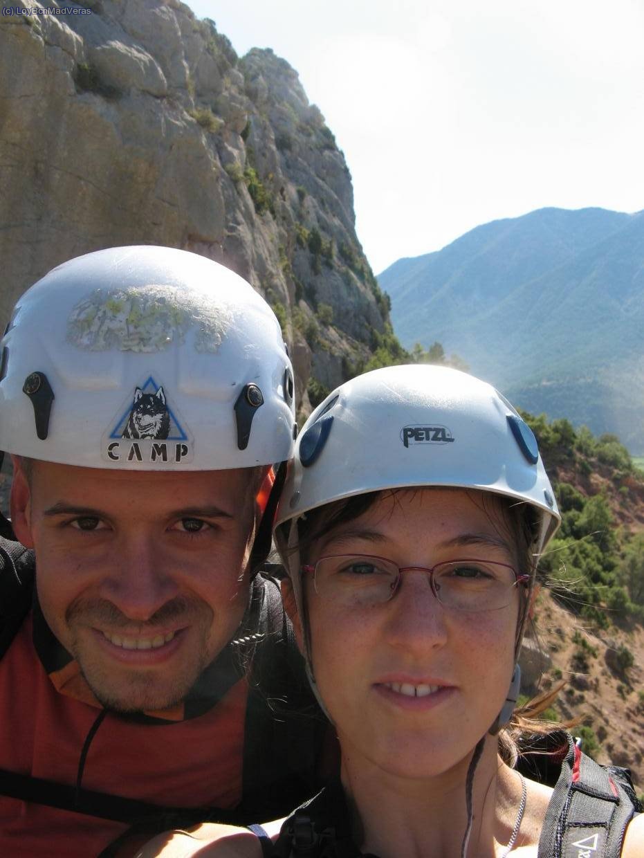 Brazo tieso en la cima del ultimo pirulillo de la cresta.