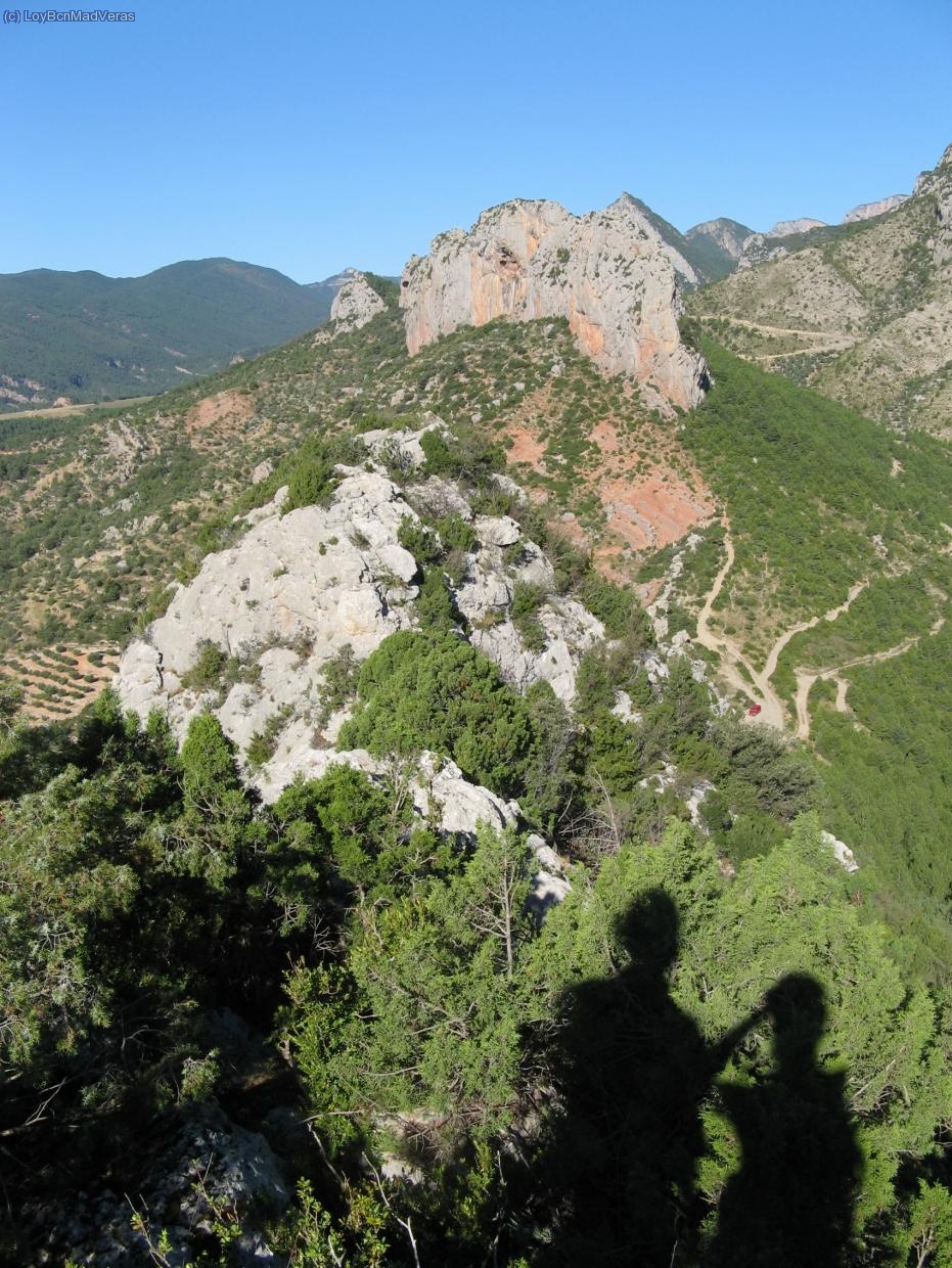 Al fondo Coll Piqué con la furgui.