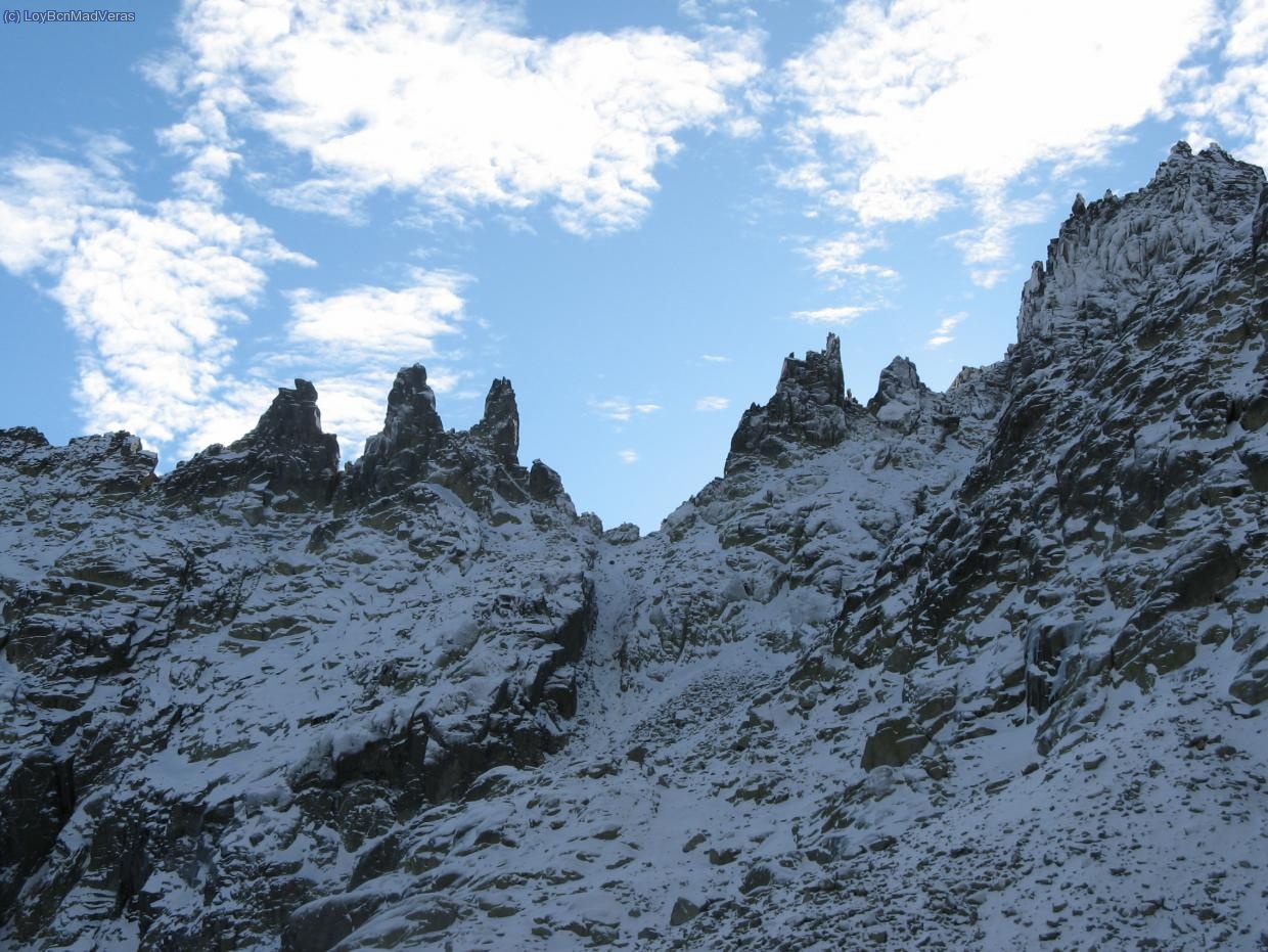 Dia siguente, los Tres Hermanitos y el Perro que Fuma.