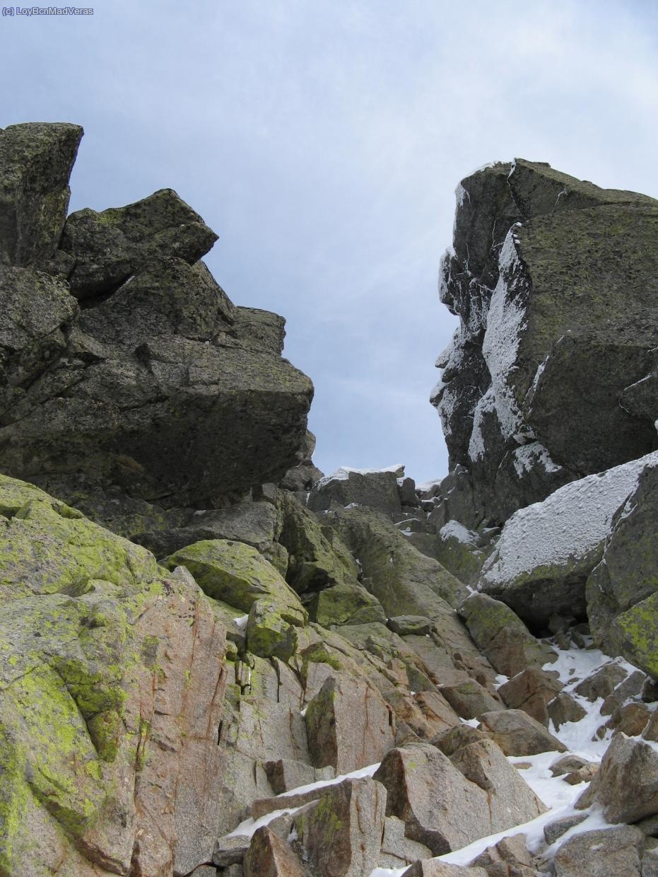 Llegamos más o menos hasta este colladete, a cinco metros de cima
