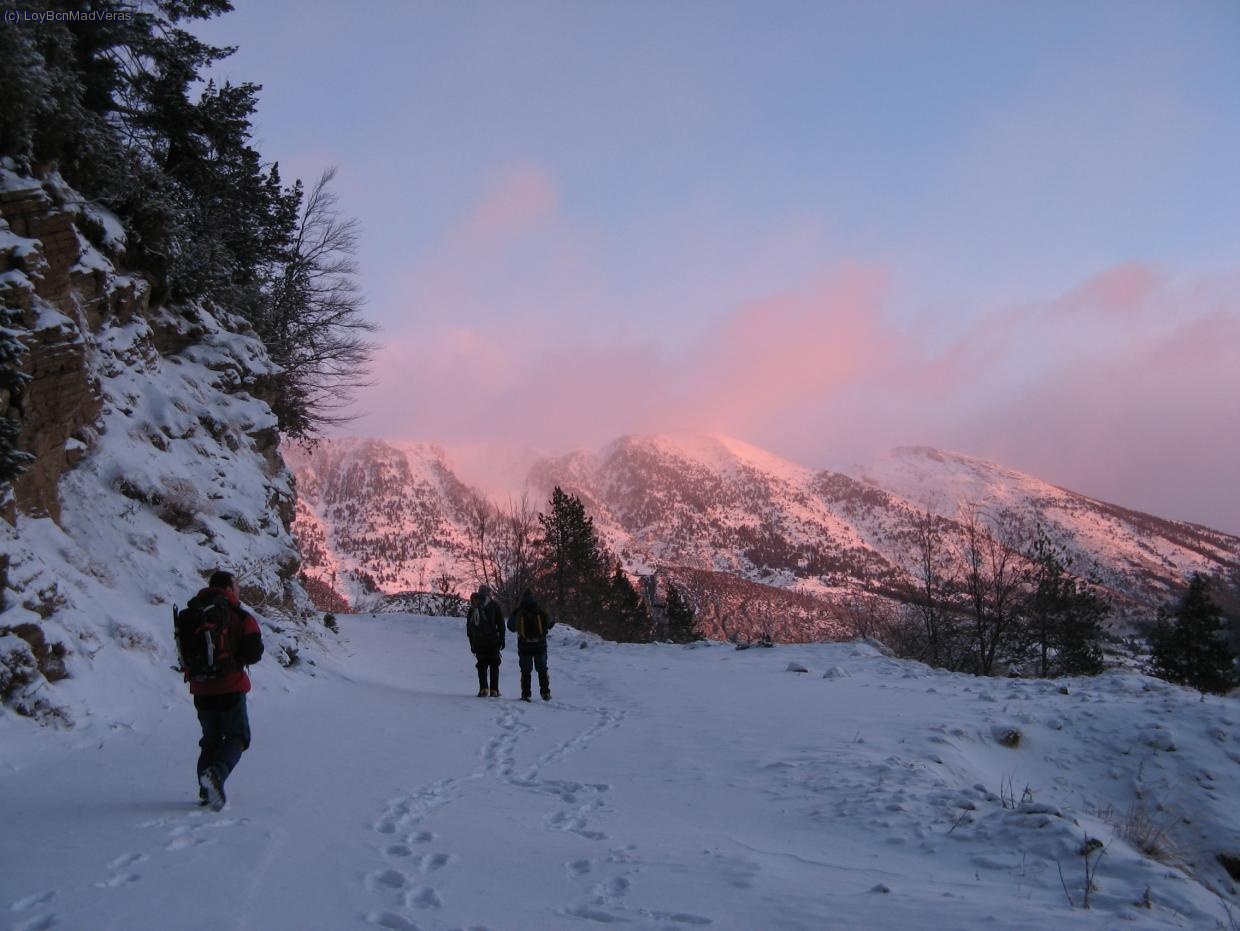 Por la pista, camino a las cascadas