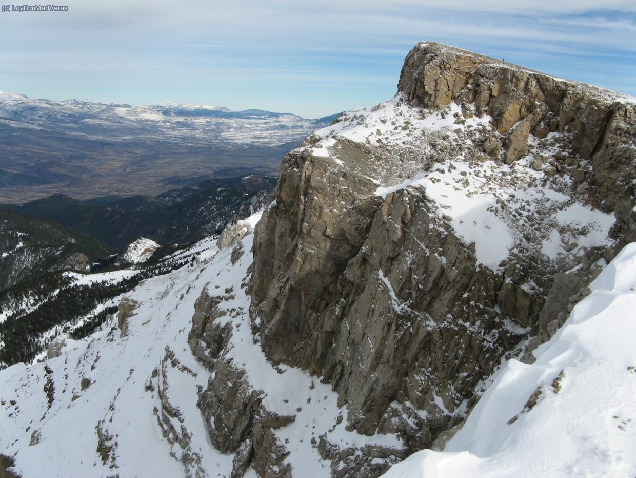 Cima del coma bona con sus paredes de la cara norte