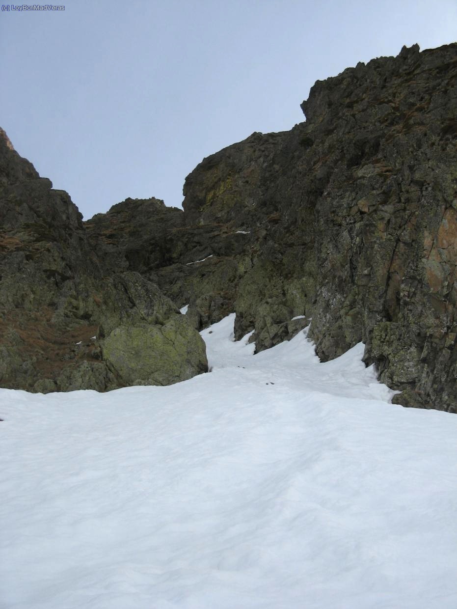 Entrada al corredor, aqui la nieve cambia, dura como una piedra, genial