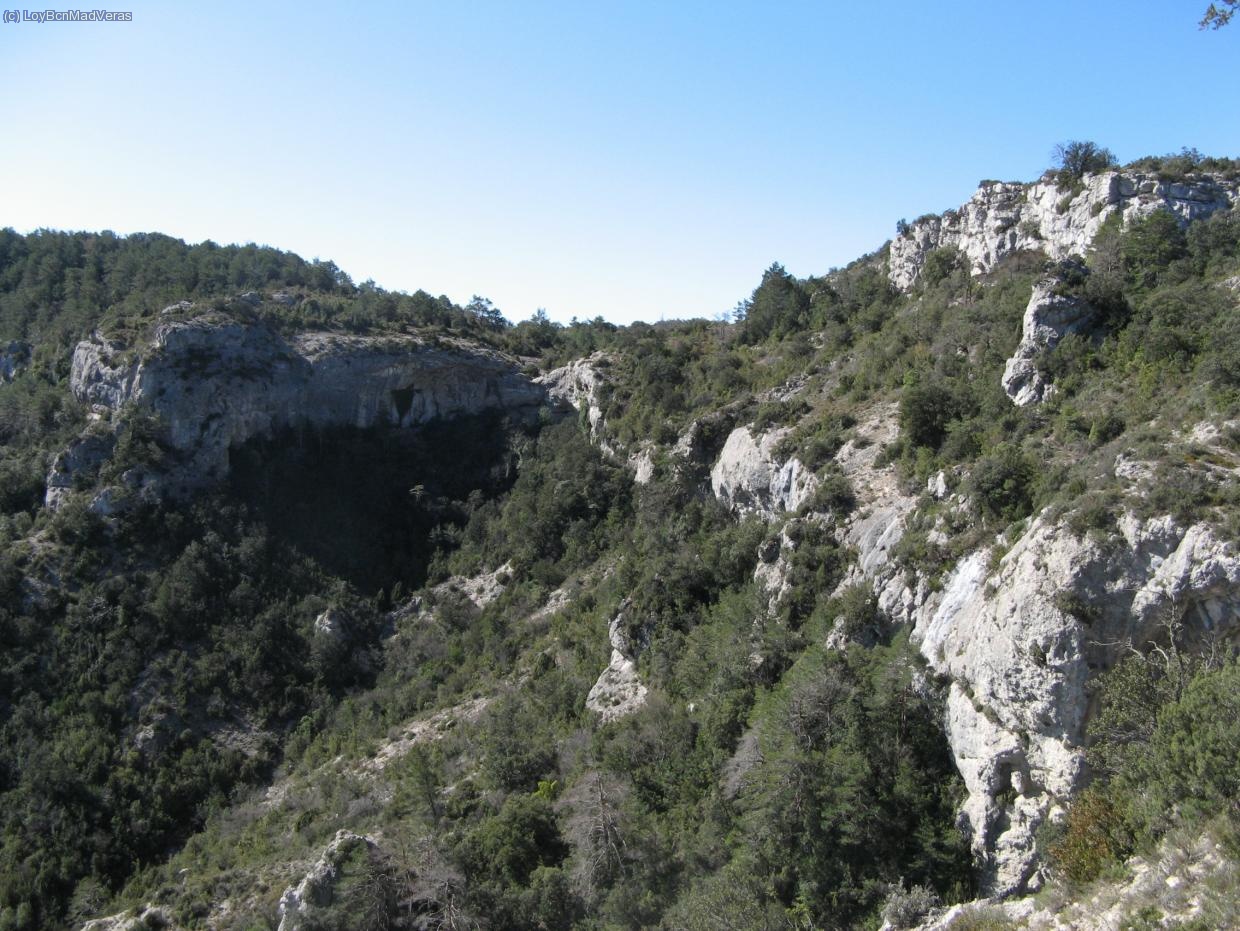 Mirando hacia la Cova de la Bruixa