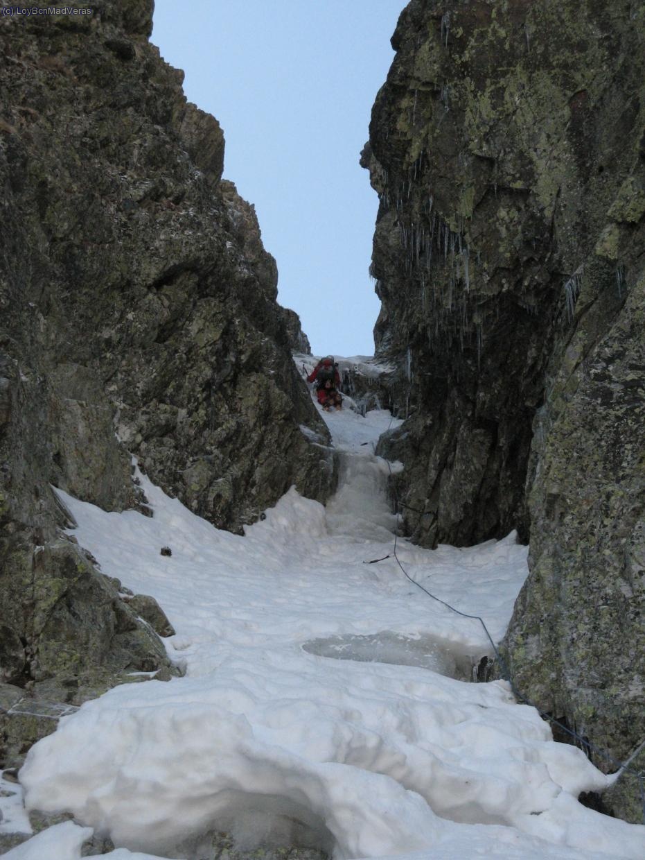 Loybcn pasando el segundo resalte, el reslte bien de hielo pero al salir un poco justo.