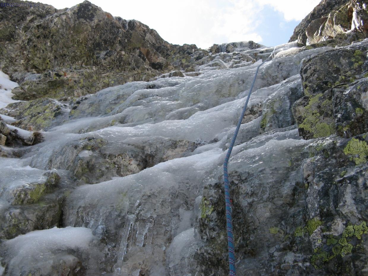 Hielo justo pero bueno de pinchar, y sips... fué como subir unas escaleras heladas :)