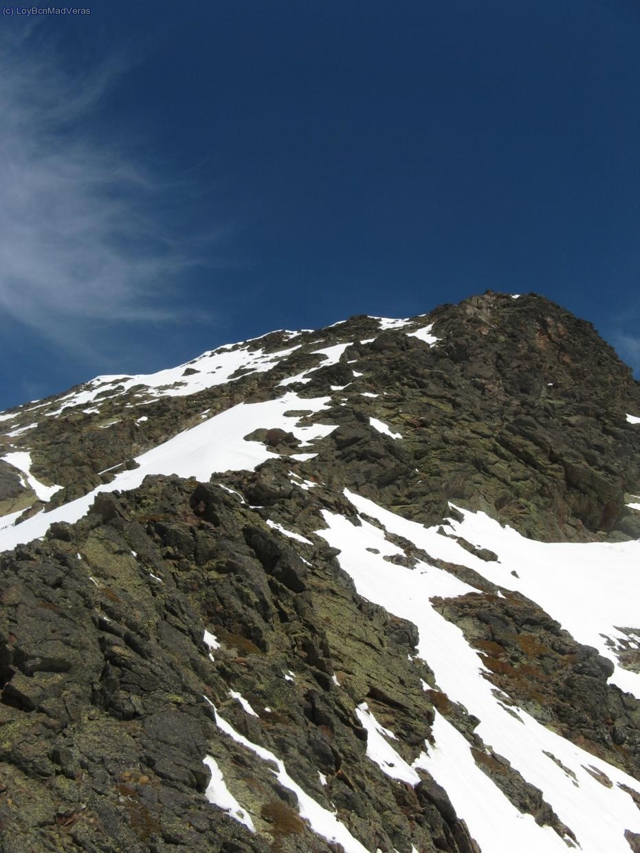 Arista de la ruta normal al Tristaina, los tramos de nieve no daban mucha confianza