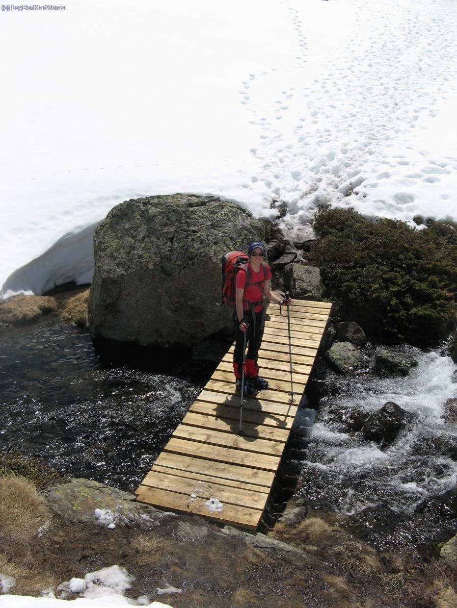 Plataforma sobre el rio