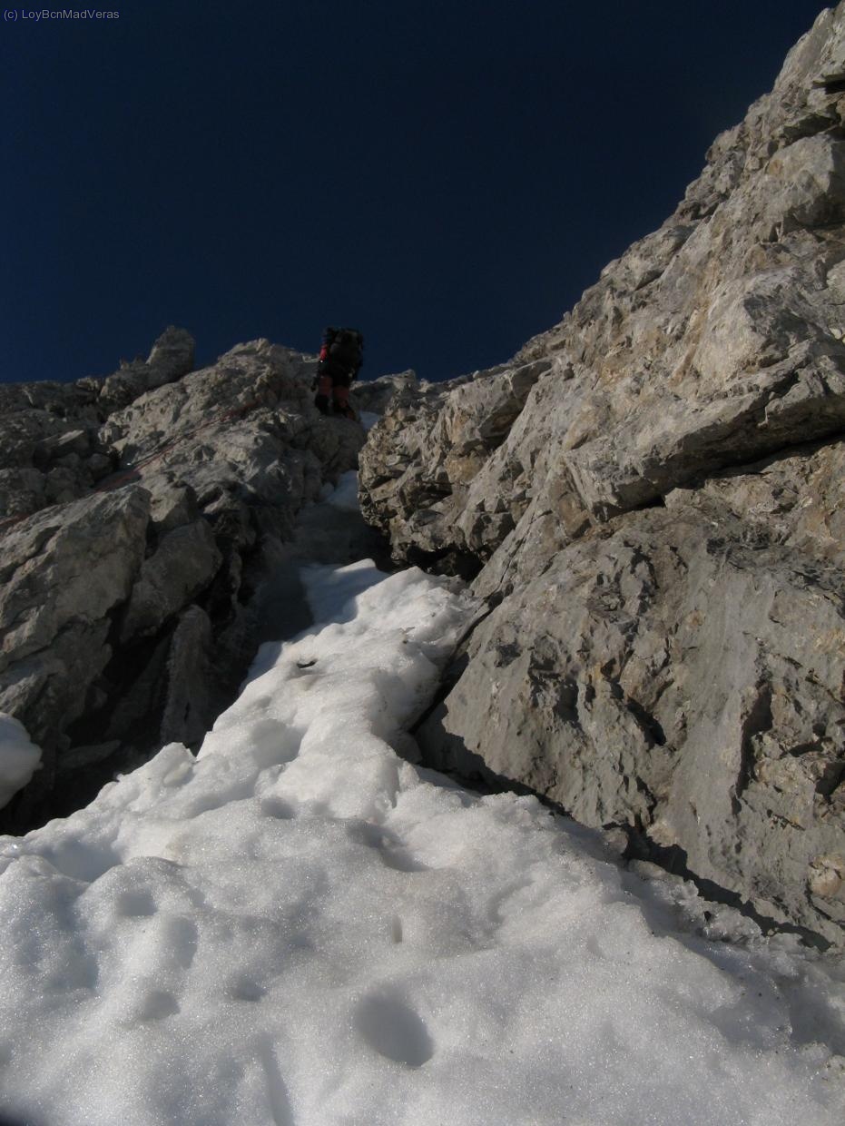 Manu superando por la roca el corredor de salida ya que no se podía afrontar directamente