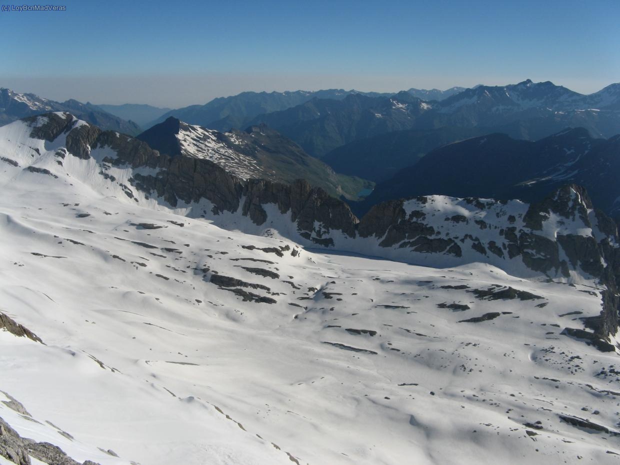 Vista de toda la explanada del Balcón de Pineta, completamente cubierto de nieve.