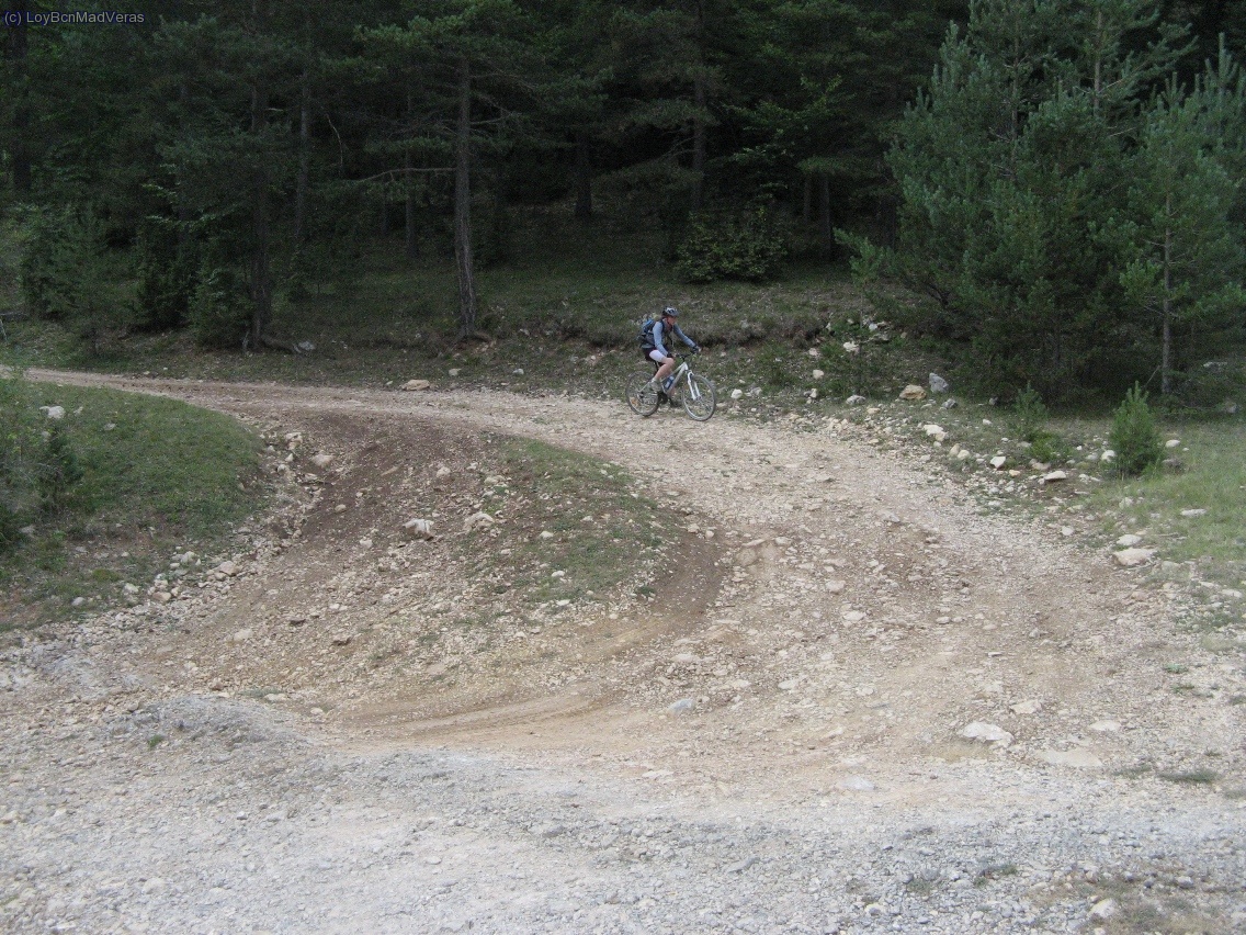 Las pendientes de bajada son duras y la pista est&aacute; en bastante mal estado