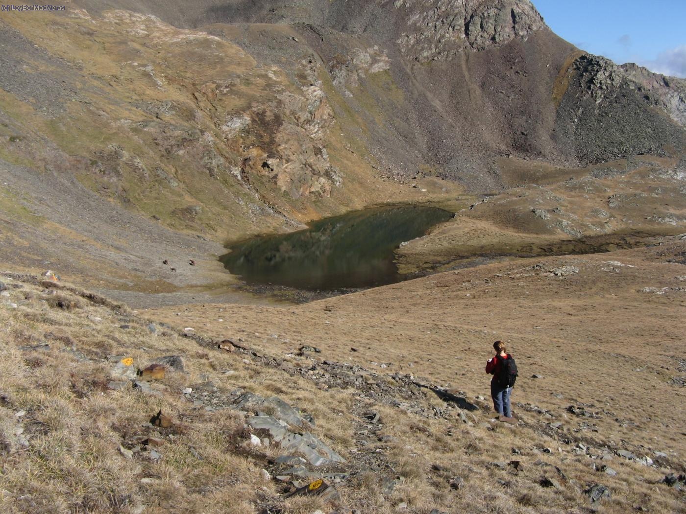 El ultimo lago de Meners visto desde la cabaña de piedra que hay a pocos metros de llegar al collado