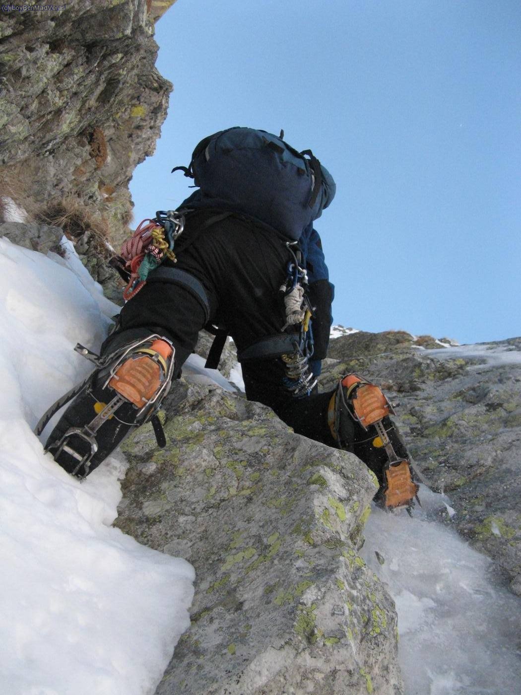Madveras superando algunos resaltes de hielo faciles