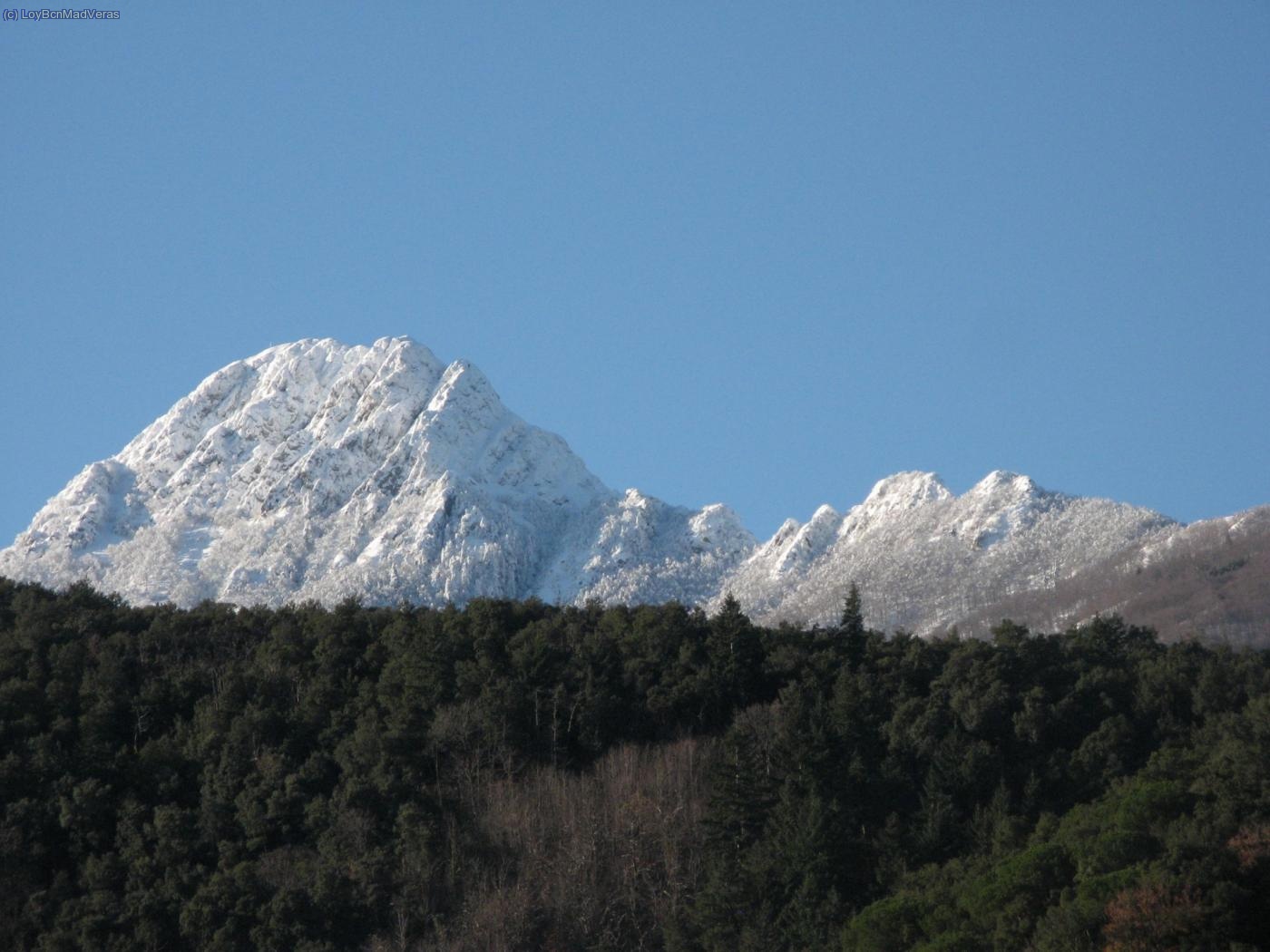 Les Agudes y els Castellets desde la carretera de Arbucies
