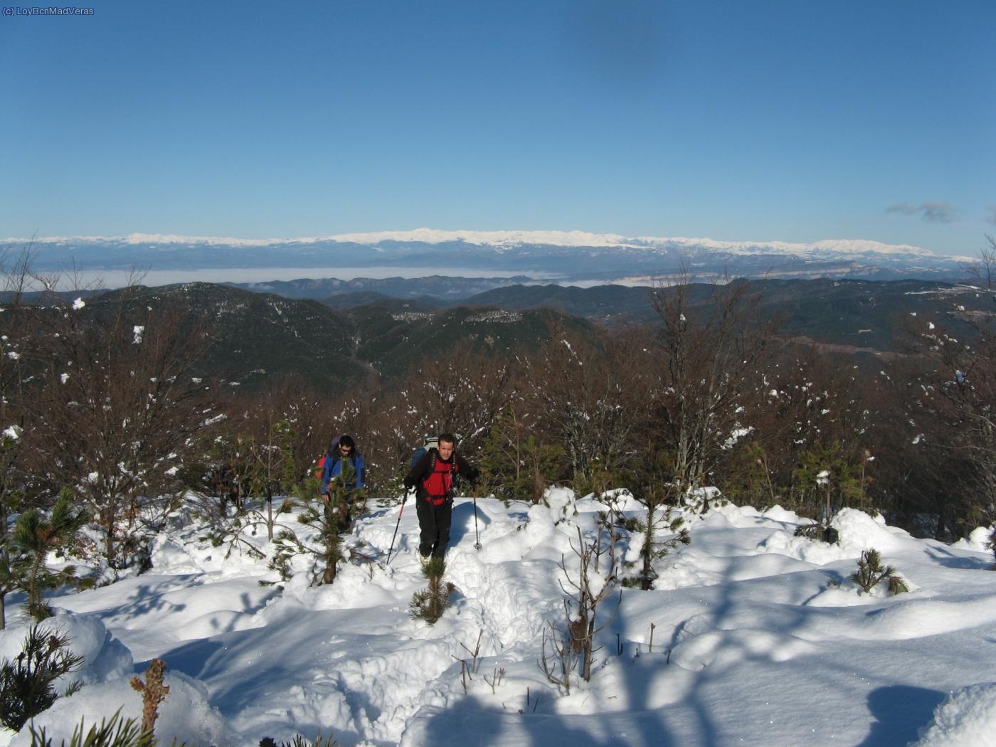 Al fondo se pueden ver tambi&eacute;n los Pirineos