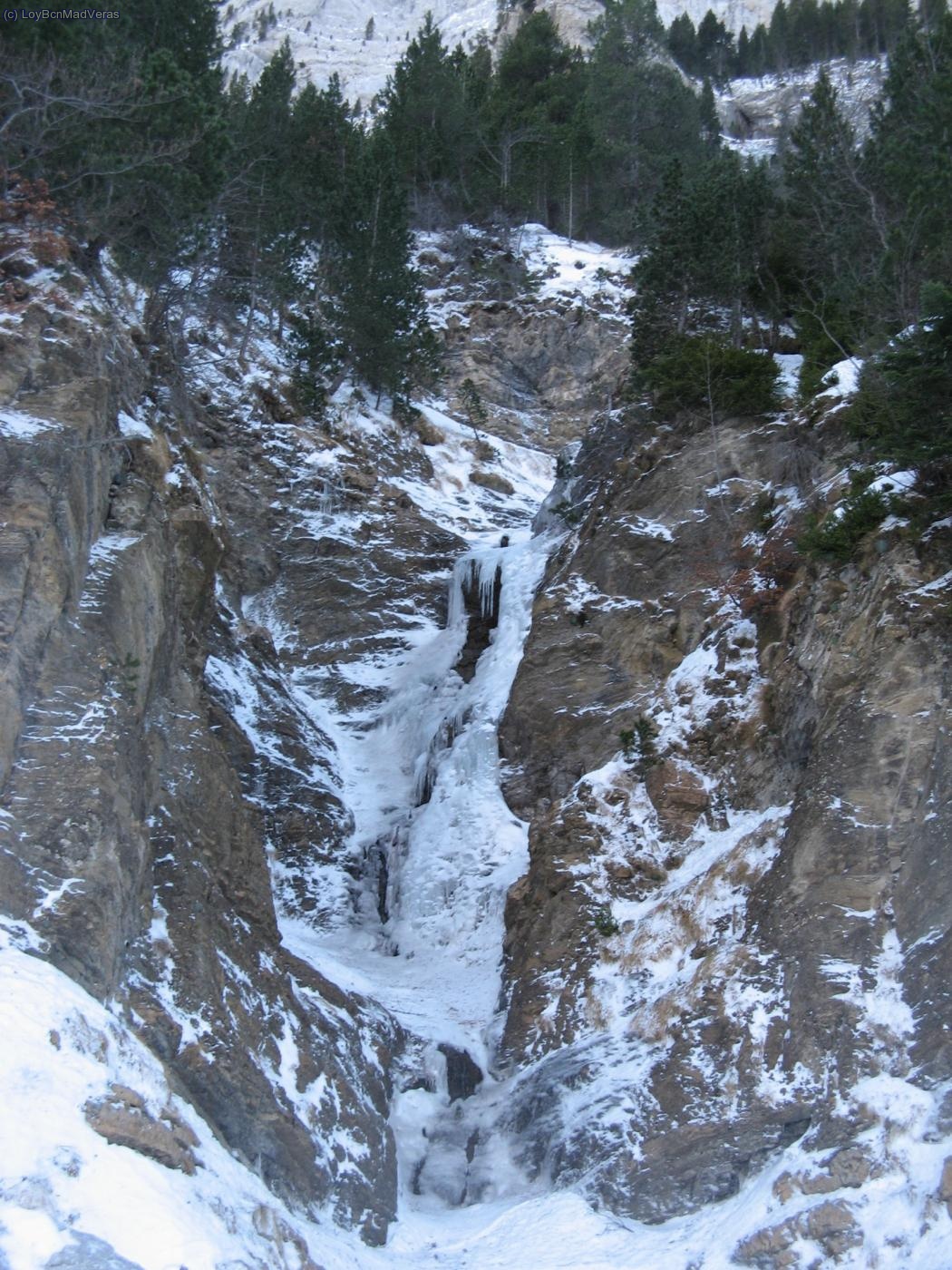 La primera cascada, sin nombre, visto lo visto es de las que estaba mejor... y da pena... as&iacute; que imaginad :S