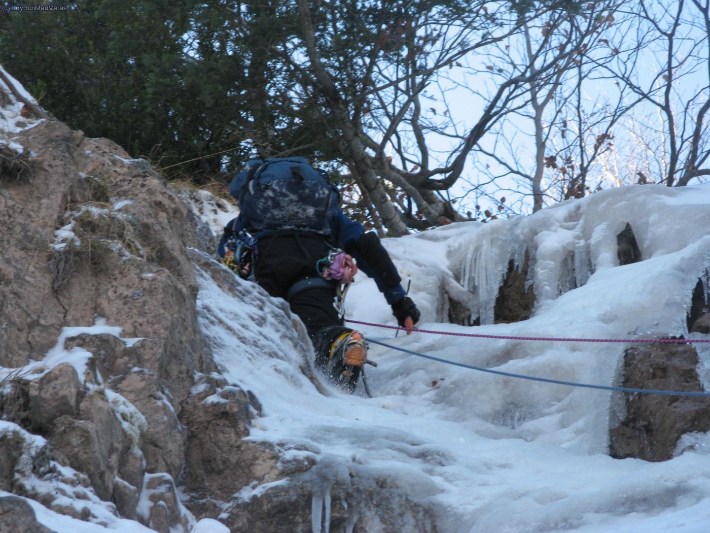 Salida fina. Solo entr&oacute; medio tornillo de los cortos. salida en hierba-tooling por debajo de la nieve polvo.