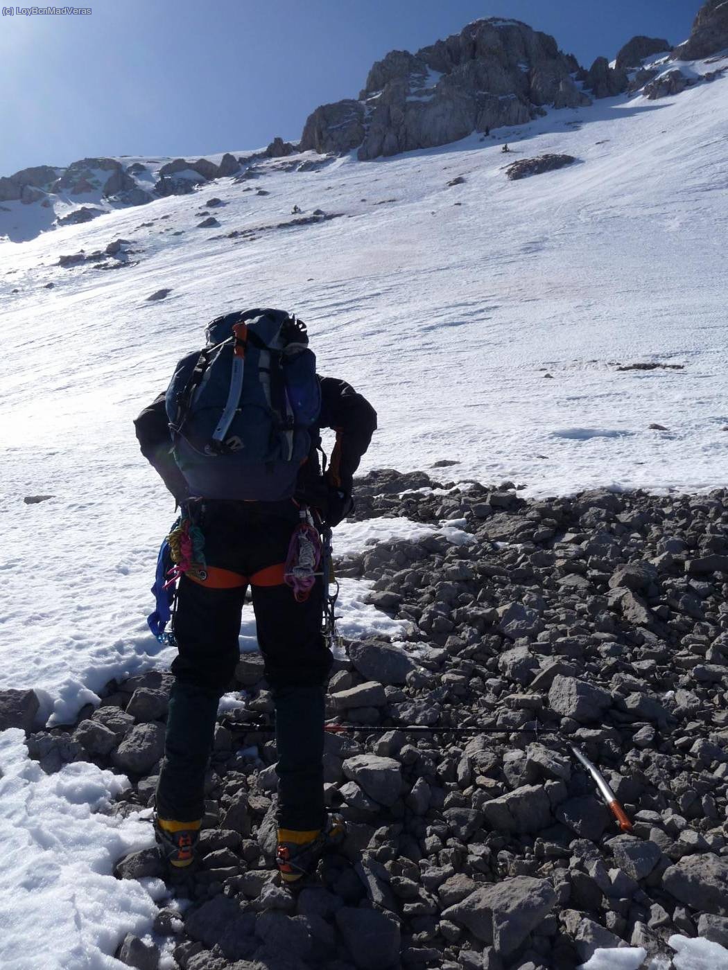 Nos preparamos para entrar a pie de canal