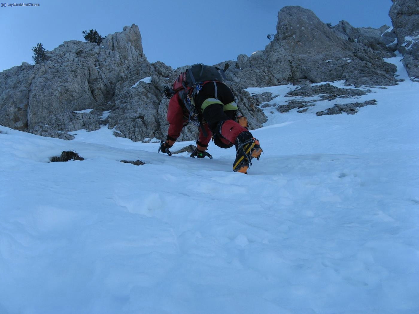Primera pala del corredor, la poca nieve dura que encontramos...