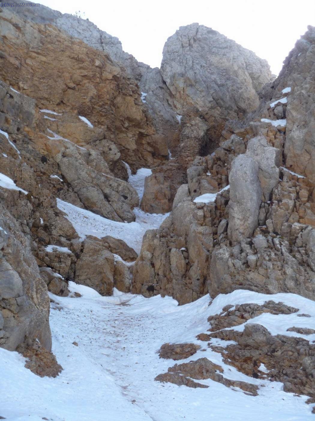 Entrada al corredor Jorge Zapatero. Hubiera sido mejor opci&oacute;n, parece tener los resalte disfrutones :D