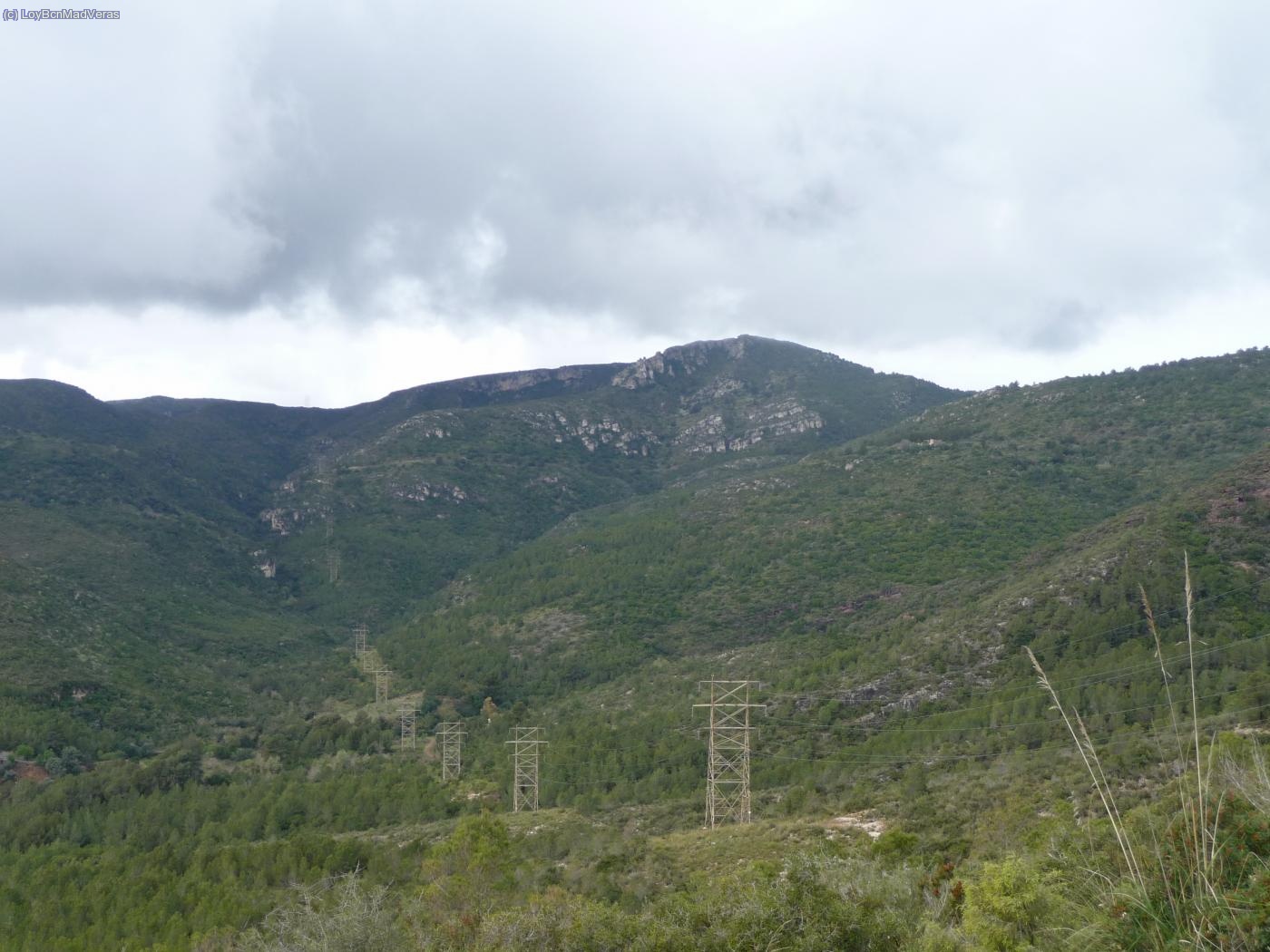 Al fondo el puig de les agulles