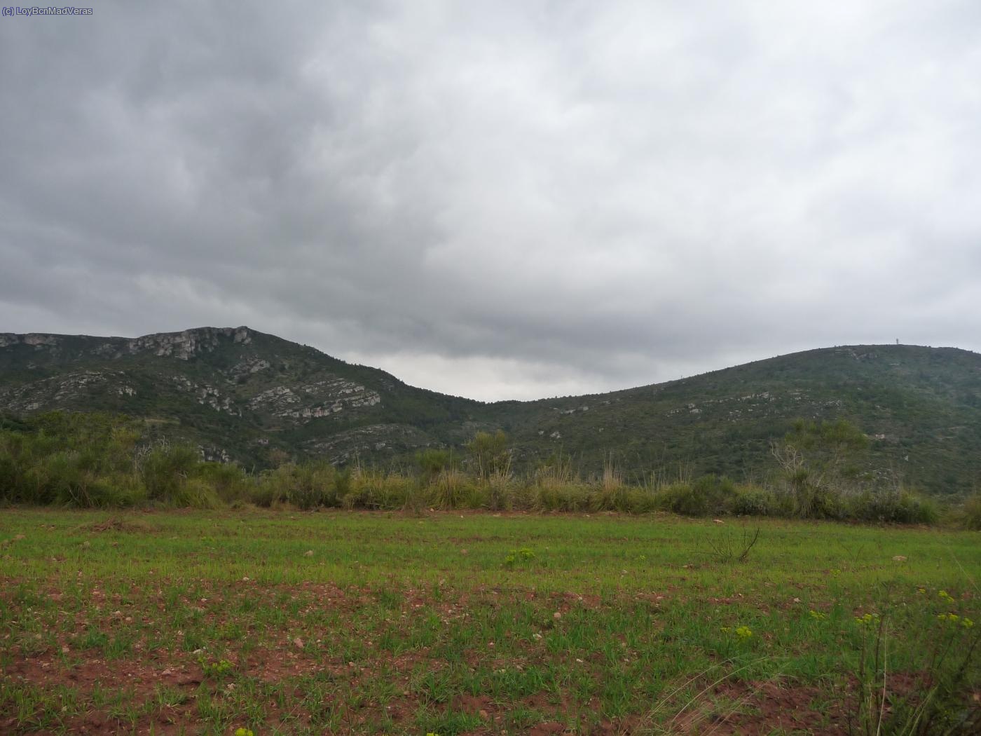 Izquierda puig de les agulles, derecha la desfeta