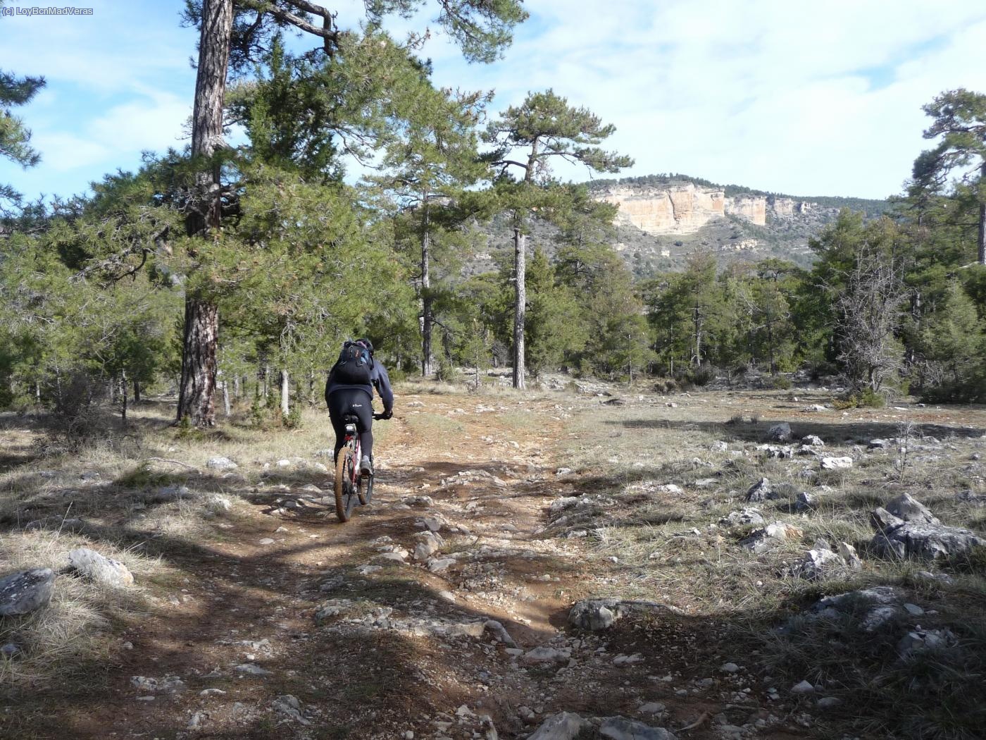 Descenso con bastante barro y piedra suelta.