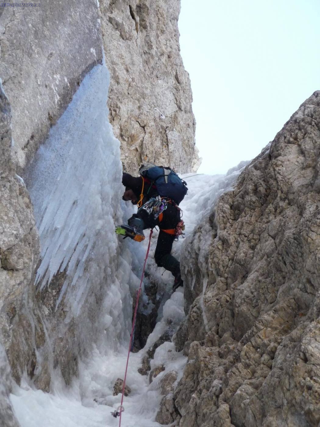 Que bien va la pared de atr&aacute;s...! El hielo es fino fino