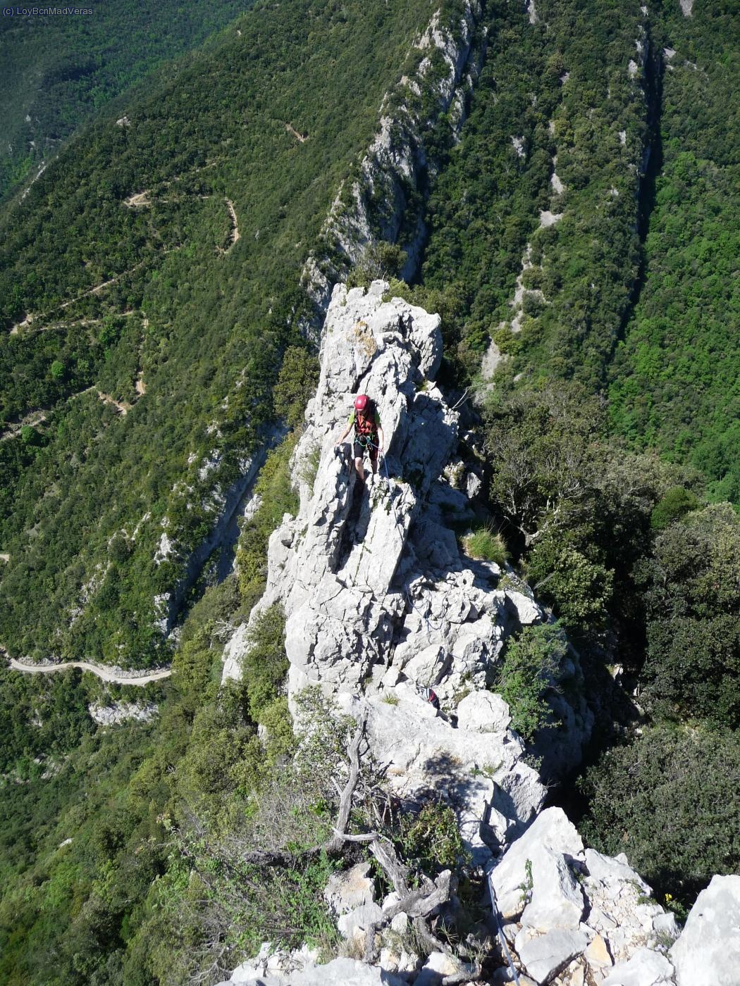 Cresta afilada con pasos de III