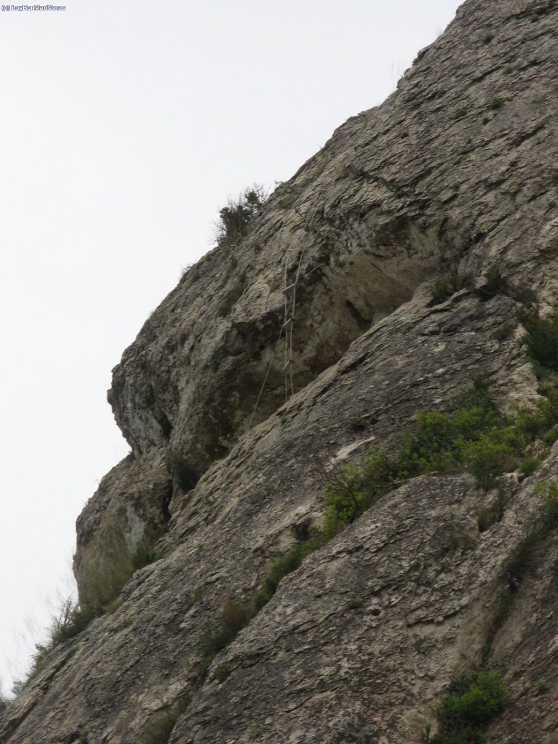 Mientras descendemos se puede observar uno de los tramos de la segunda aguja, una escalinata bastante curiosa.