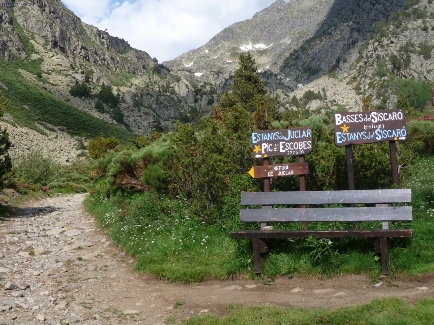Subimos sabado por la tarde hacia el refugio de Juclar con la idea de vivaquear por los alrededores