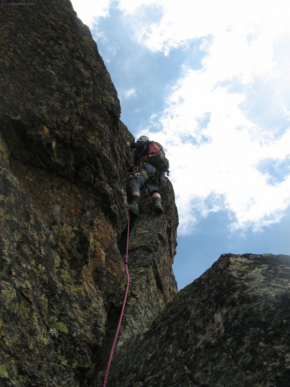 Y la canal de salida de &eacute;ste (IV-)