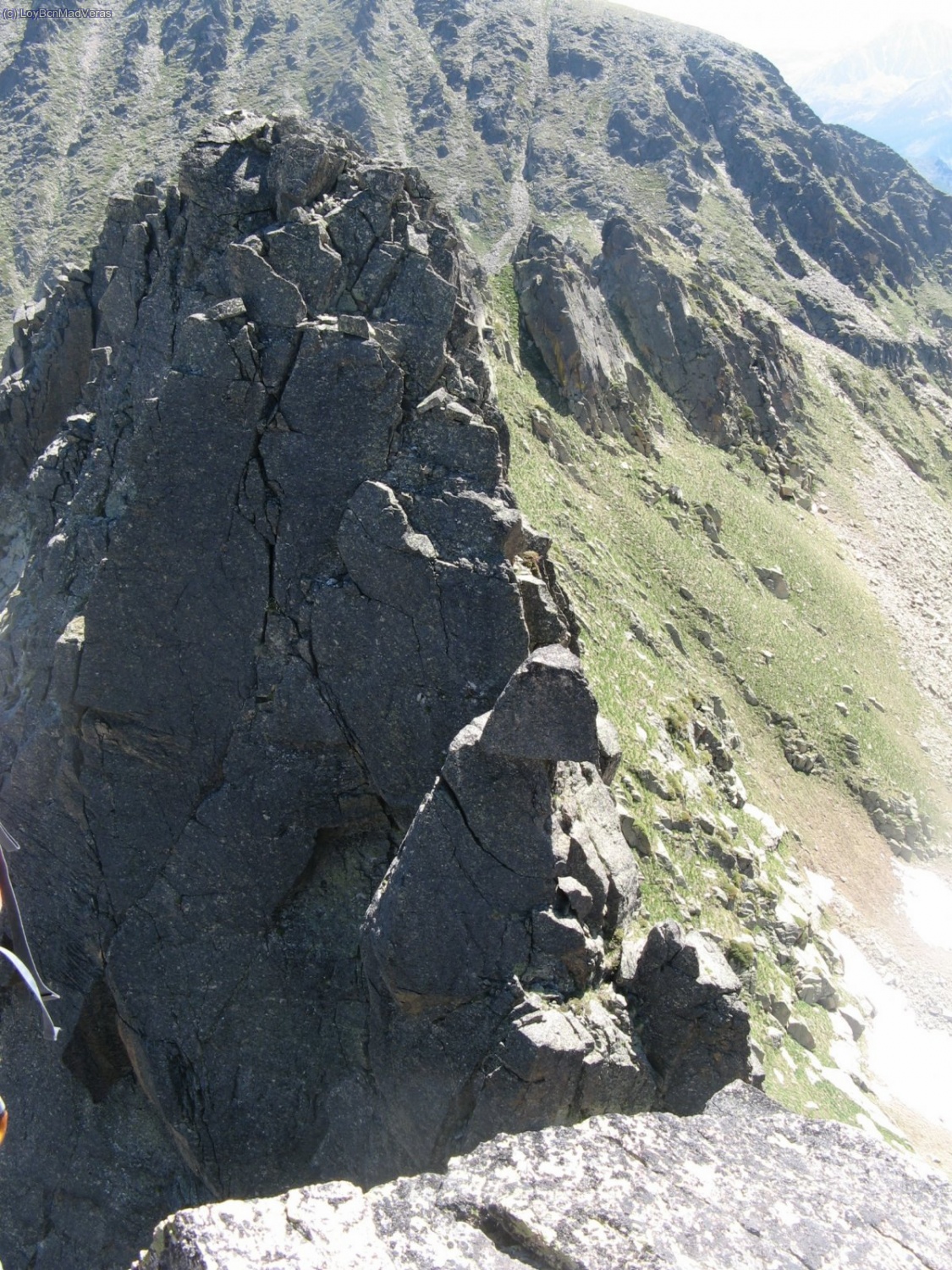 Gendarme caracteritico de la cresta con el pedrusco en forma de dado (IV-)