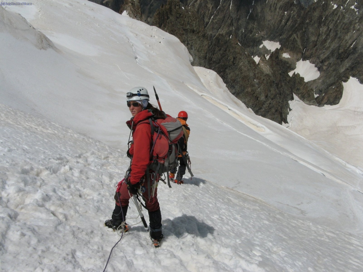 De bajada, con una cordadad francesa delante, que nos ech&oacute; una mano para el rapel.