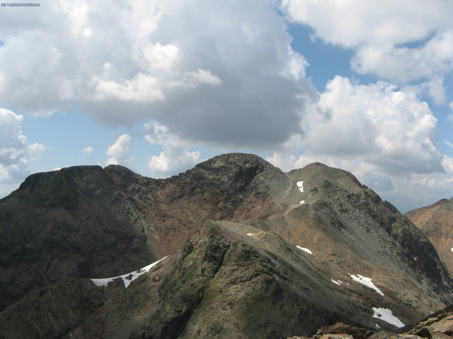 Cap de la Coma de Riufred 3042m "El nuevo 3000" desde la subida al Montcalm. Detr&aacute;s Punta Gabarr&oacute;, Pica d