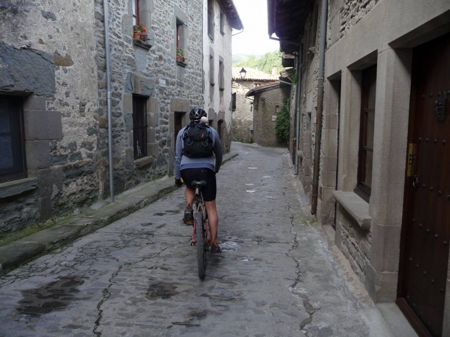 Domingo 20:
Ruta 6, empieza en el punto de Informaci&oacute;n de Rupit y se adentra en el pueblo
(Rupit - Puig de la Batalla - Salt de Sallent - Rupit - 17Km)