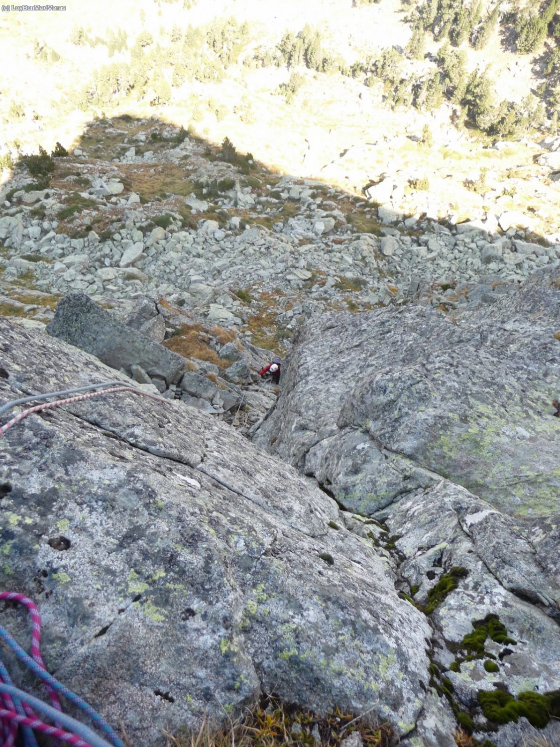 Rapaz iniciando el largo