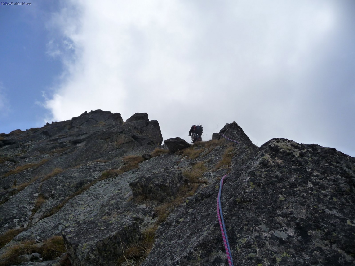 Y aqu&iacute; empezando el L6 (IV). Los tres &uacute;ltimos largos ya son cresterio.