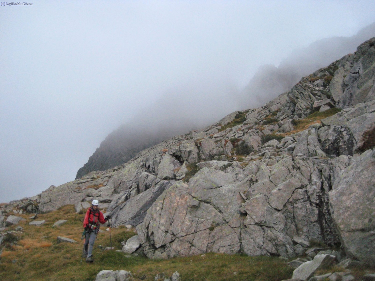 Y al poco de bajar entra la niebla sobre la via... por los pelos