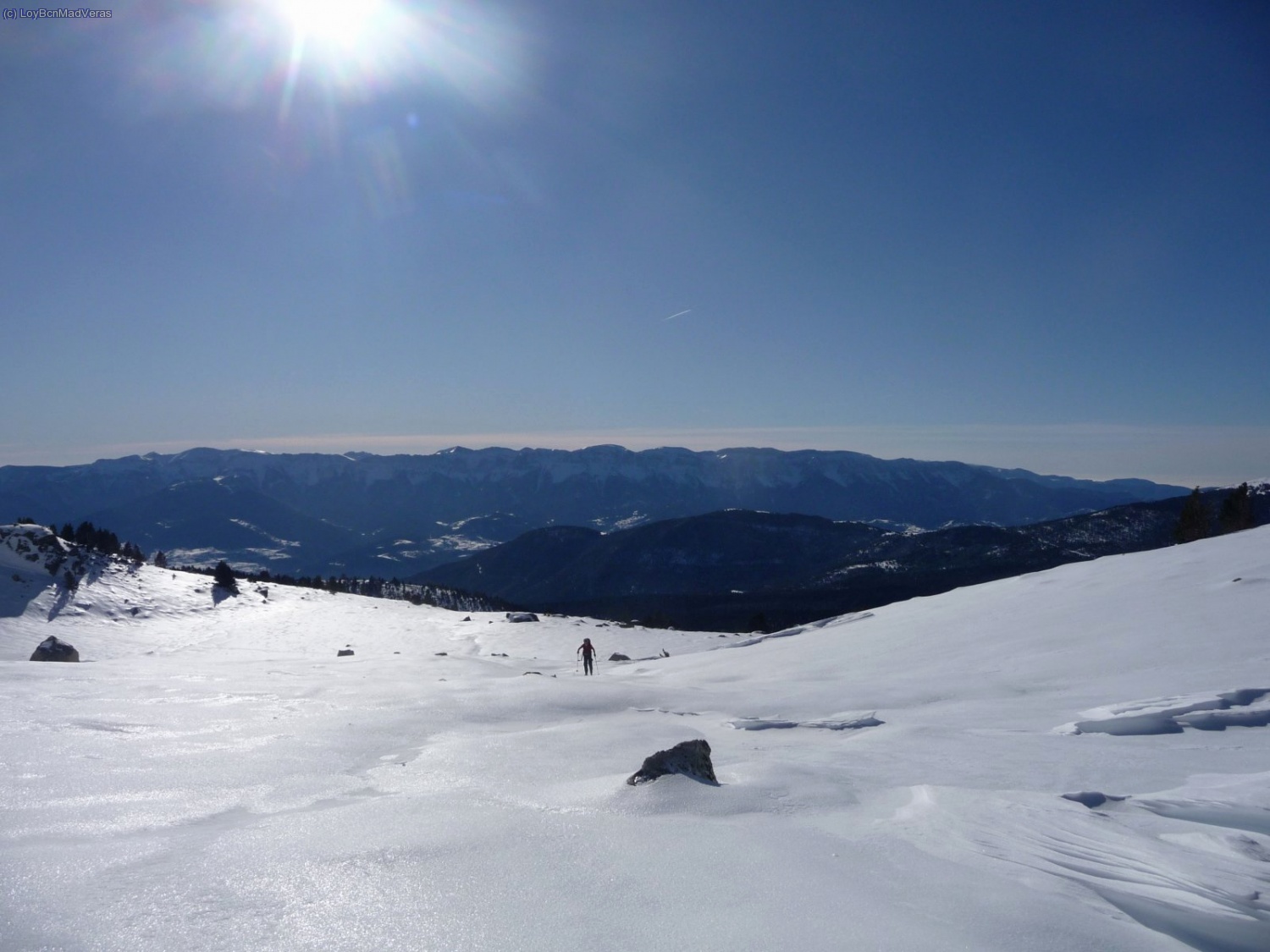 Con el Cad&iacute; al fondo