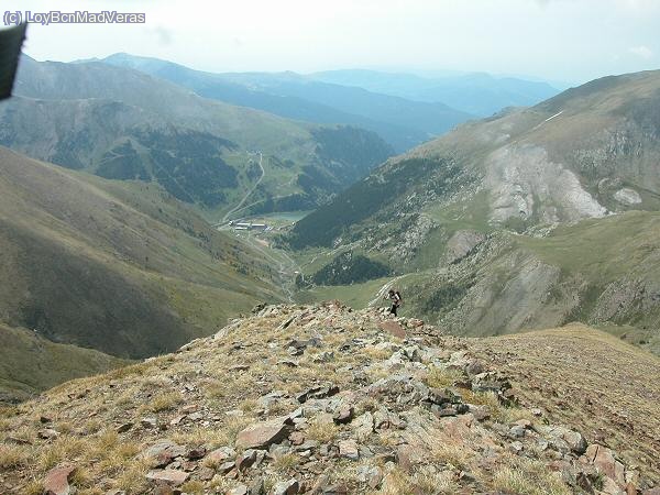 LoyBcn subiendo, Al fondo el Santuario.